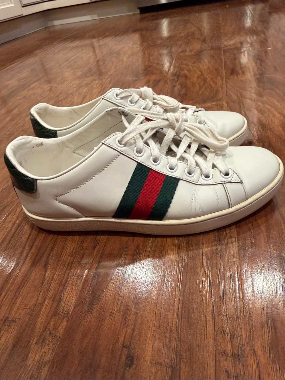 Gucci White Leather Sneakers with Green and Red Stripe